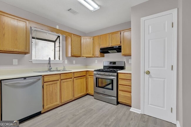 Building Photo - 255 Triple Oaks Dr