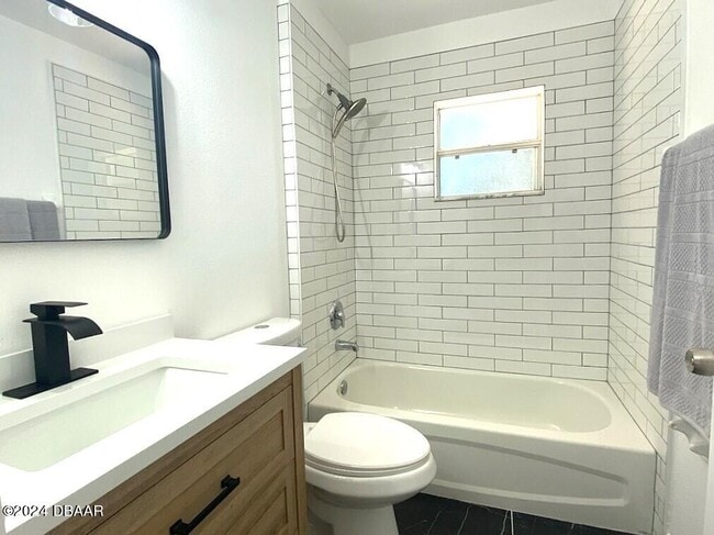 Building Photo - 1047 S Myrtle Ave