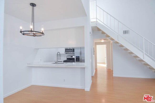 Building Photo - 1727-1727 Glendon Ave