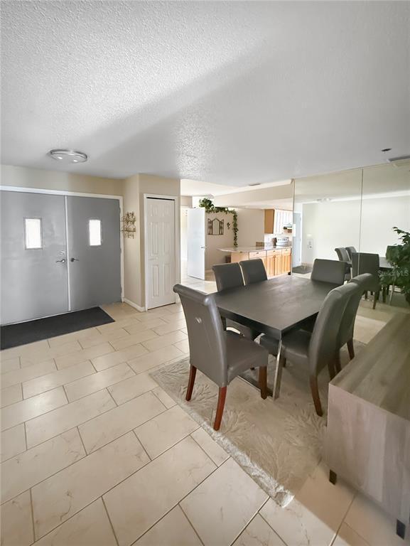 Building Photo - 257 S Fairbairn Dr