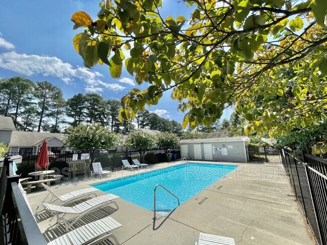 Building Photo - 187 Aloha Dr