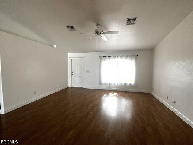 Building Photo - 2136 NW 22nd Pl