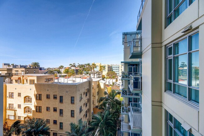 Building Photo - Gorgeous Condo Located on Cortez Hill in Downtown!