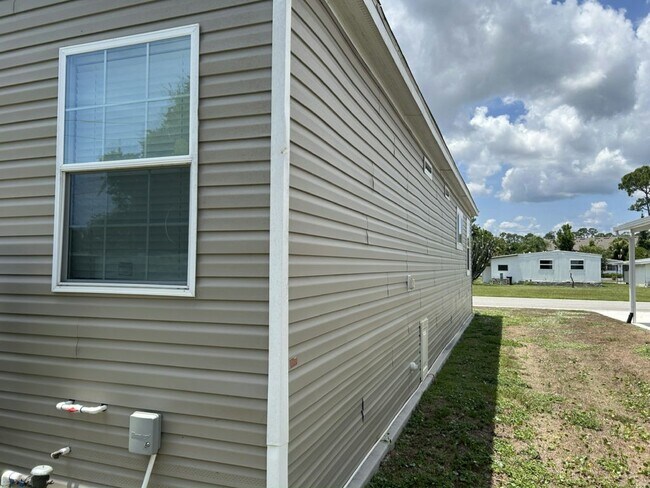 Building Photo - 456 Cecilia Dr