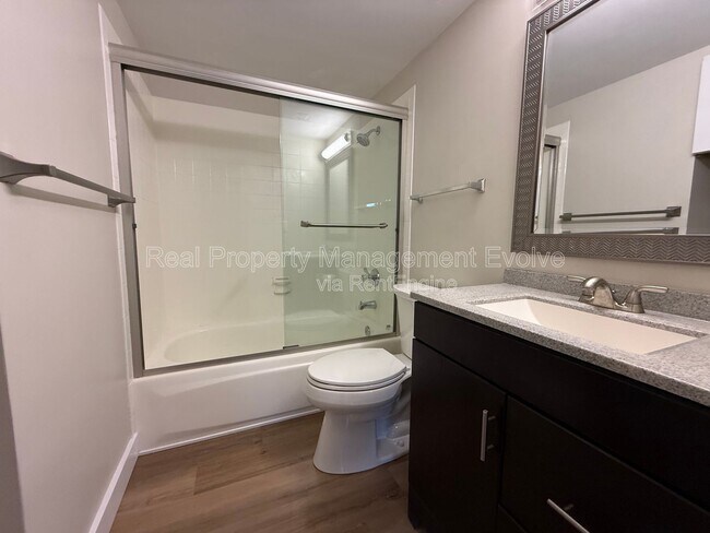 Building Photo - 3801 E Greenway Rd