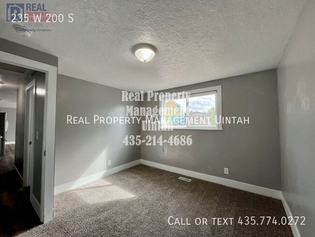 Building Photo - 235 W 200 S