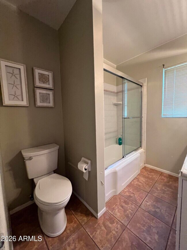 Building Photo - 4121 E Edgemont Ave