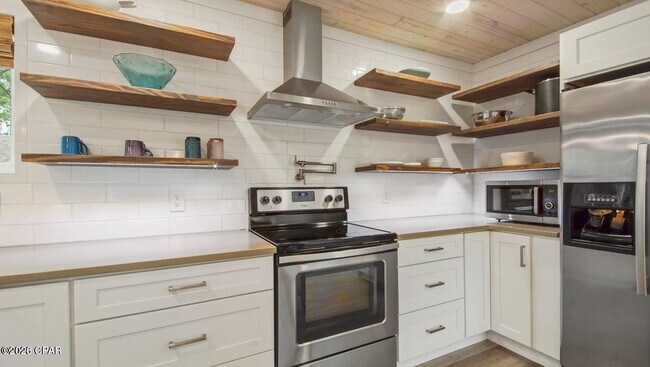 Building Photo - 307 Dolphin Dr