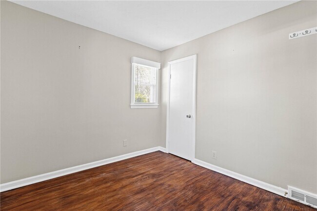 Building Photo - 130 Brooklawn Dr