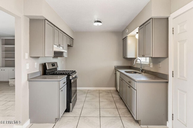 Building Photo - 6932 Escondido Dr