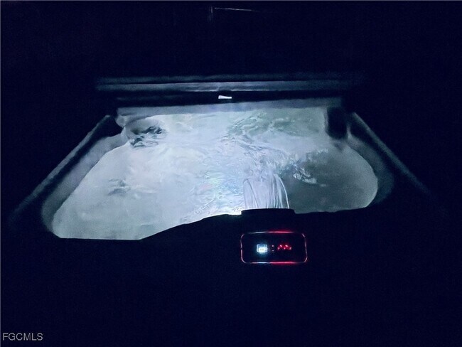 Building Photo - 940 Belmont St E