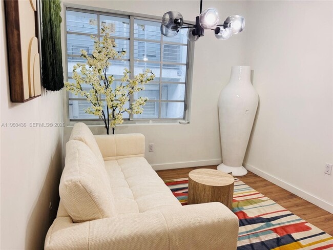 Building Photo - 1525 Euclid Ave