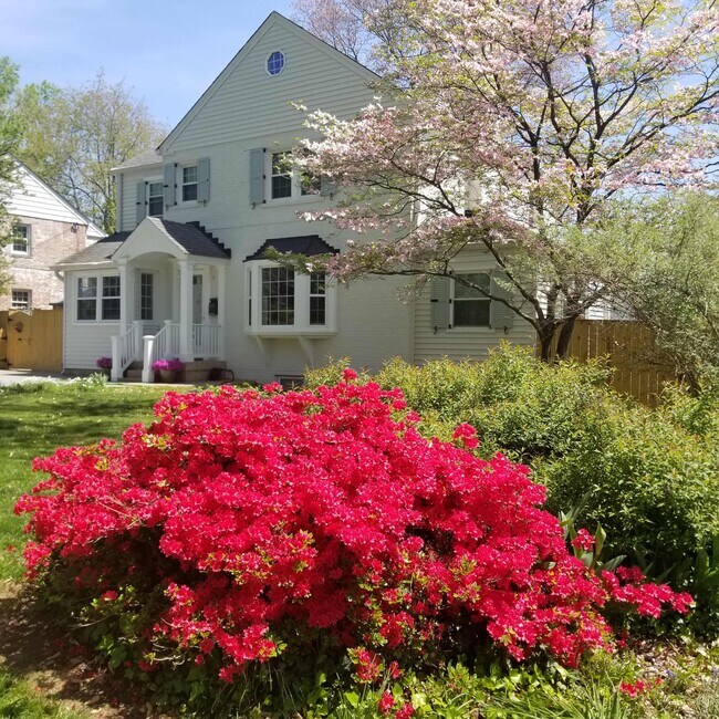 Building Photo - 9701 Fairway Ave