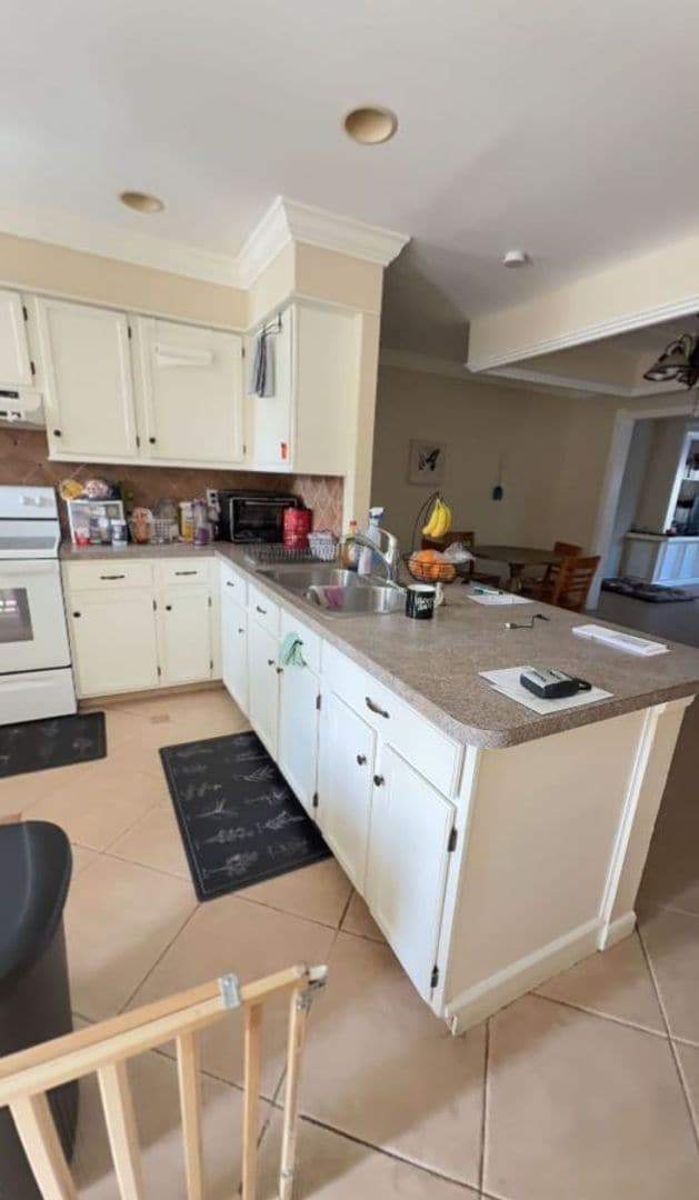 Building Photo - 3 Bedroom 2 Bath home