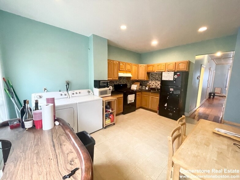 Building Photo - 1572 Tremont St