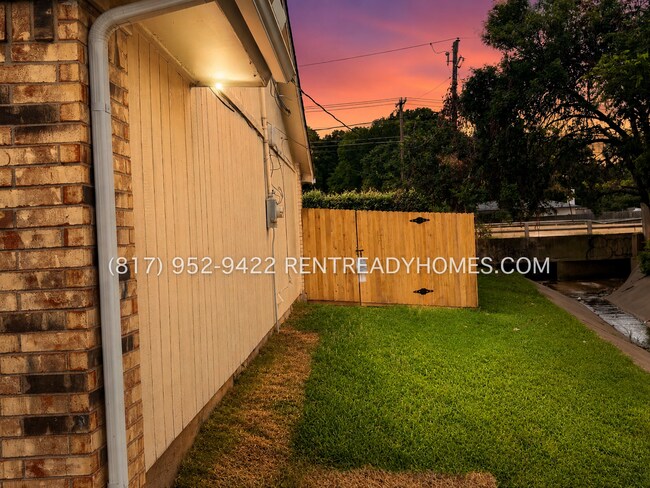 Building Photo - 4404 Willow Crest Dr