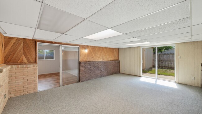 Building Photo - 140 Cloverleaf Dr