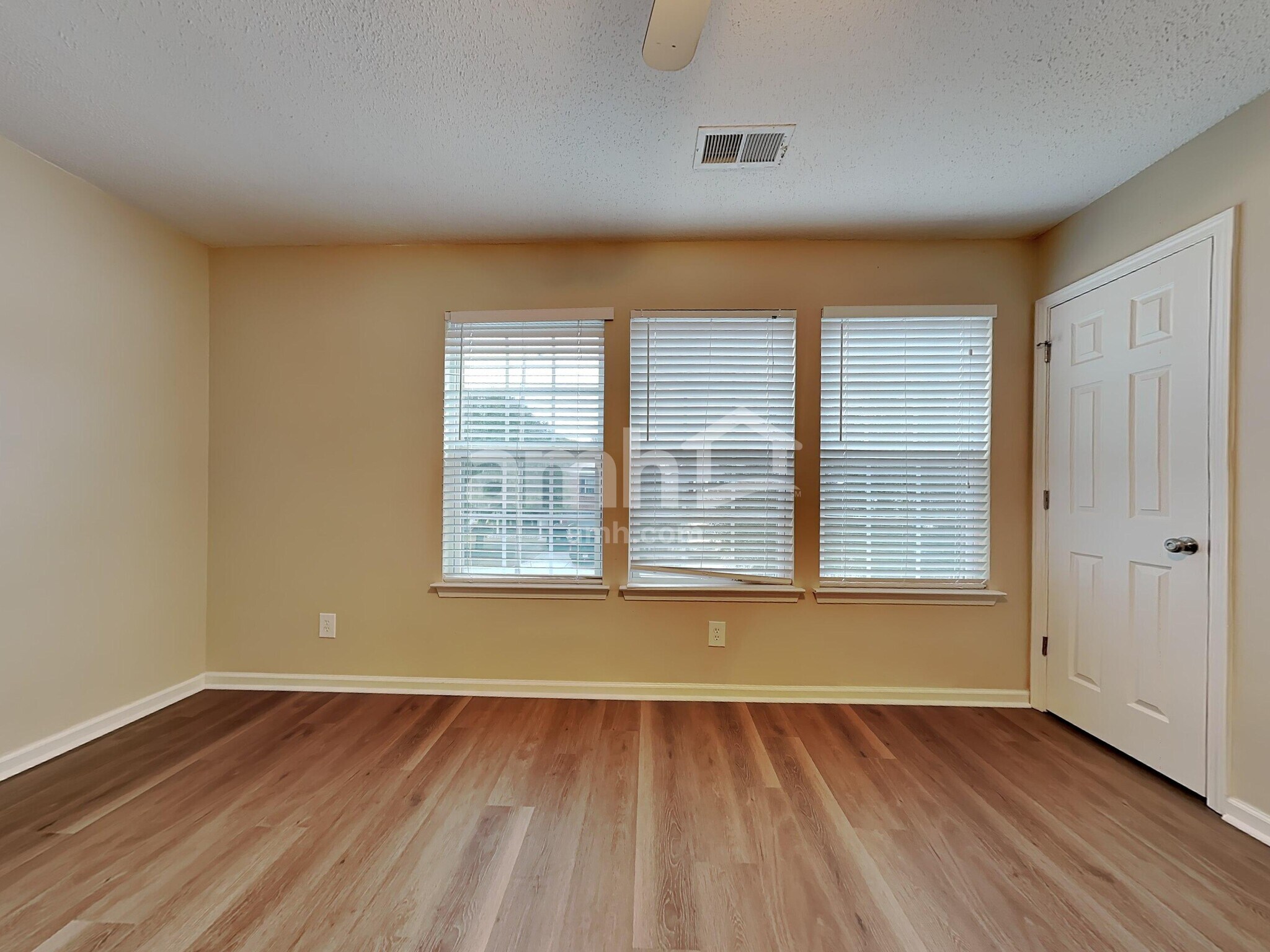 Building Photo - 13 Holly Springs Cir