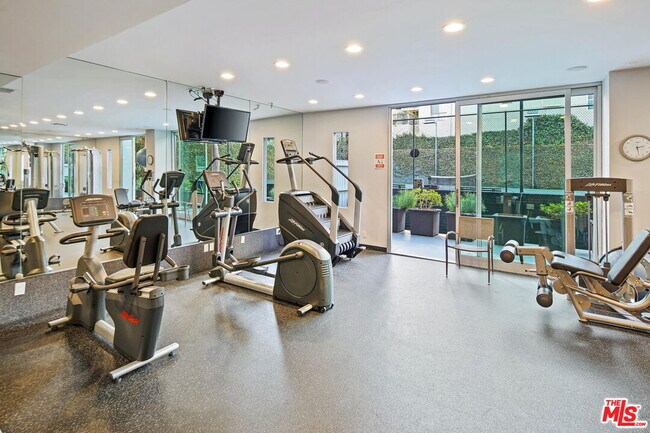 Building Photo - 1100 Alta Loma Rd