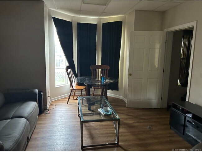 Building Photo - 19 S High St