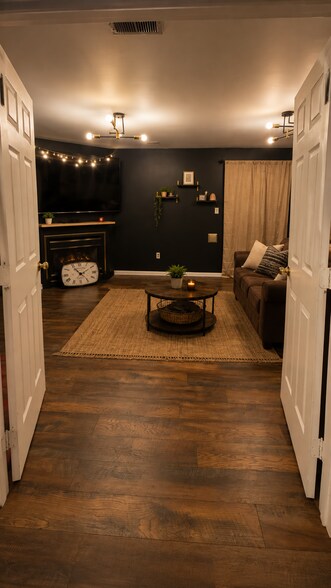 Building Photo - 46802 Lawnes Creek Ter