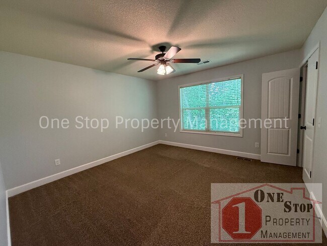 Building Photo - 3-Bedroom, 2.5-Bathroom in Platte City