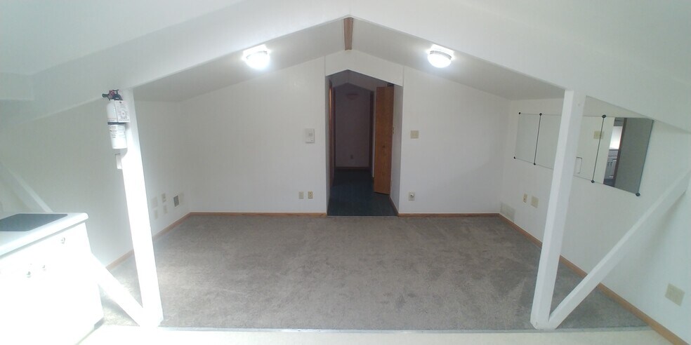 Building Photo - 7918 E 500N Rd