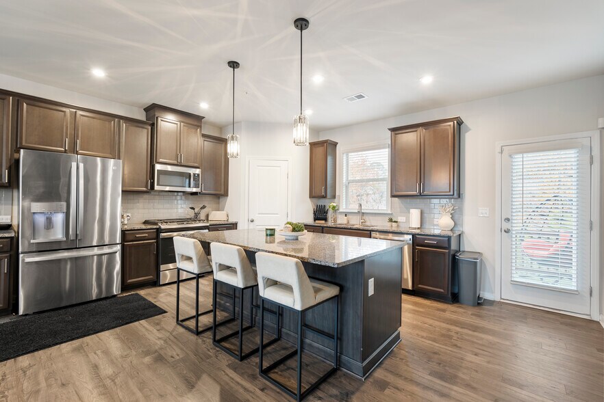 Building Photo - 1554 Ridgebrook Downs