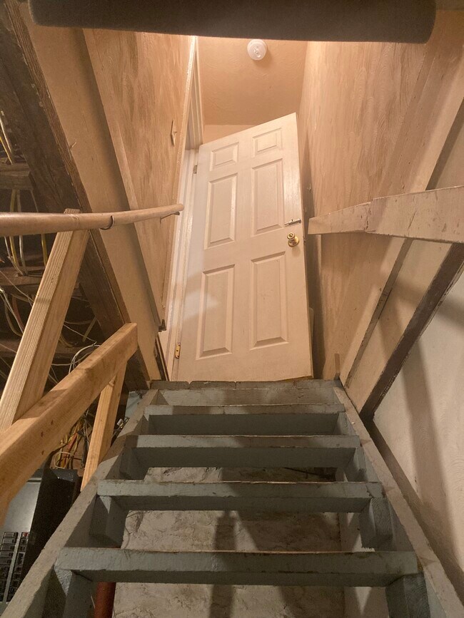 Building Photo - 5004 Euclid Ave