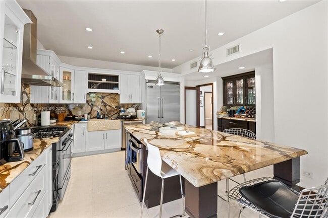 Building Photo - 7141 E Lago Dr