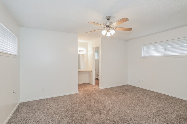 Building Photo - 26218 Maplewood Dr