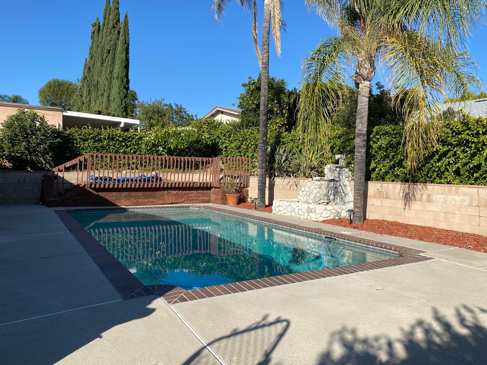 Building Photo - 324 S Palo Cedro Dr