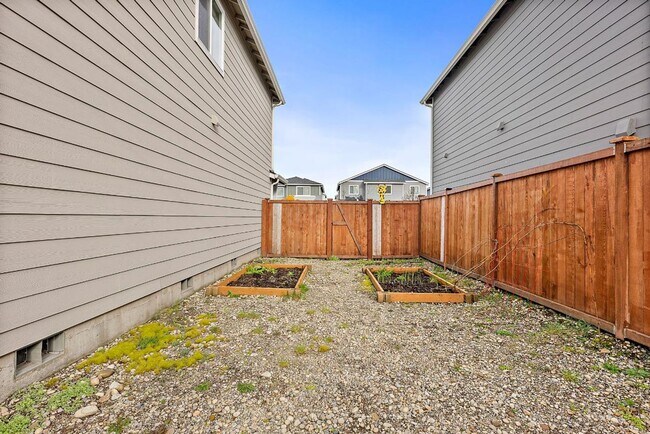 Building Photo - Better Than New Yelm Home with A/C, Walk-In Pantry, Garden Beds & Neighborhood Playground!