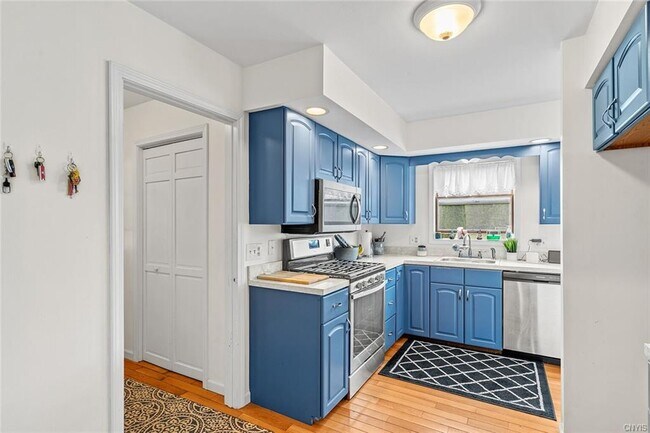 Building Photo - 199 Academy St