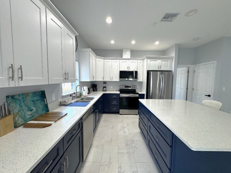 Building Photo - 302 Archimedes St