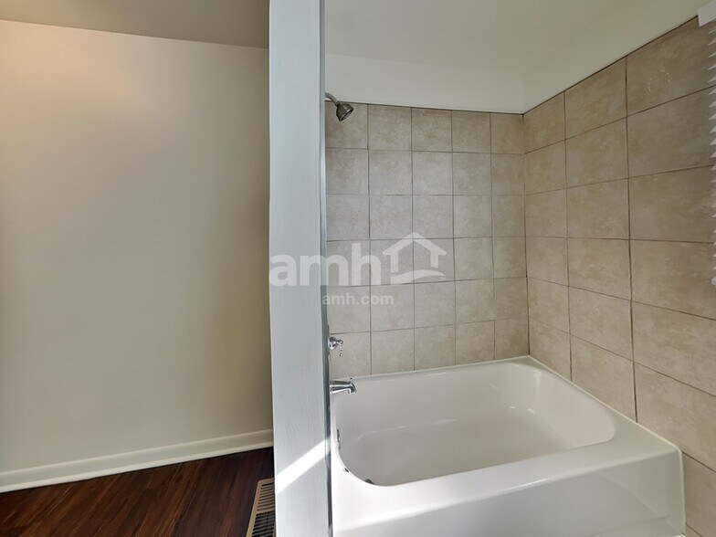 Building Photo - 2512 Labrecque Dr