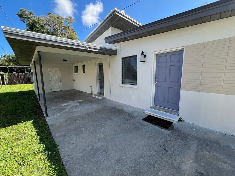 Building Photo - 2325 Belmar Dr