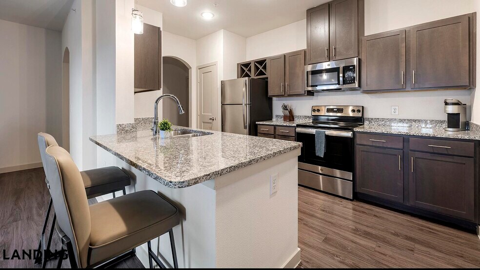 Building Photo - 2825 Main St