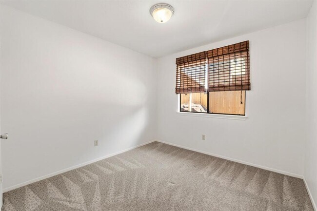 Building Photo - 2603 Market Garden Ln