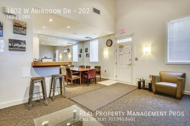 Building Photo - 1602 W Abingdon Dr