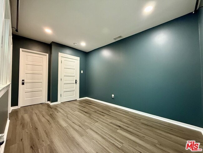 Building Photo - 815 N Hobart Blvd