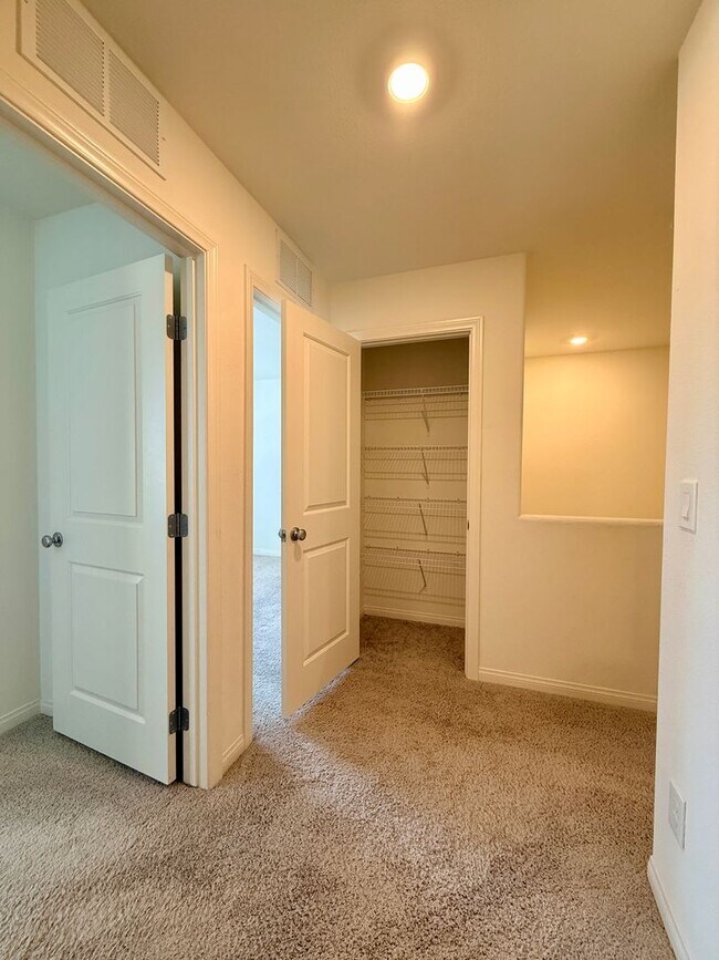 Building Photo - Beautiful Inspirada Townhome! 1/2 off first full month if leased by 5/15/26!