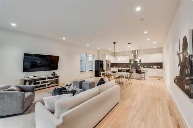 Building Photo - 2633 Reagan St