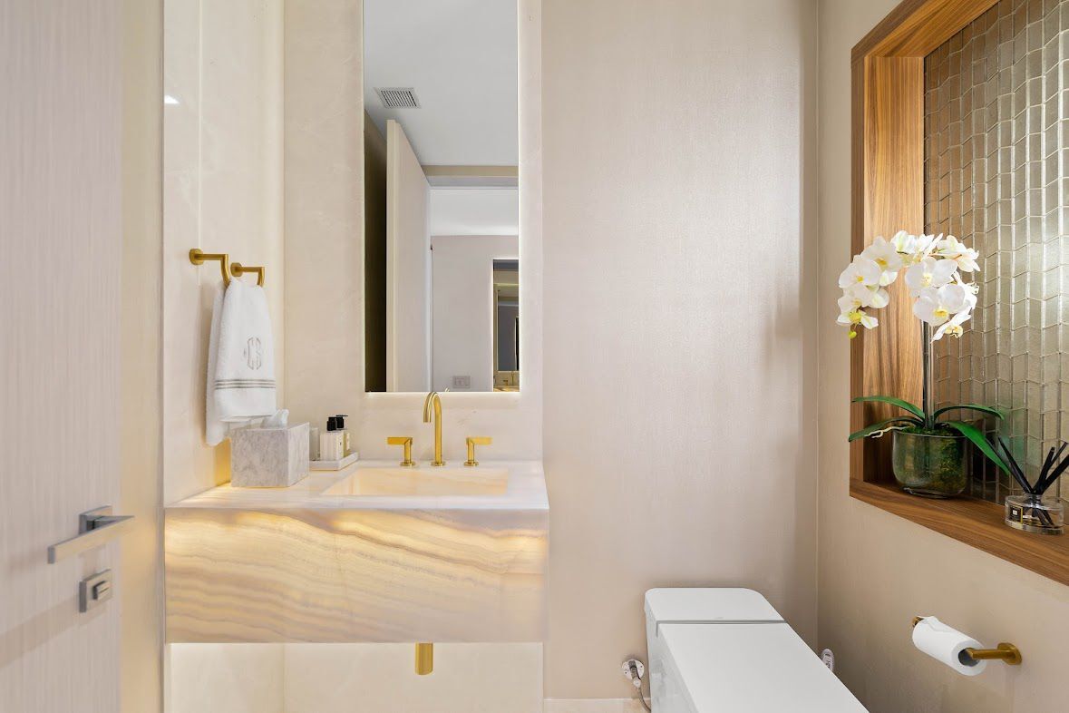 Building Photo - 18975 Collins Ave