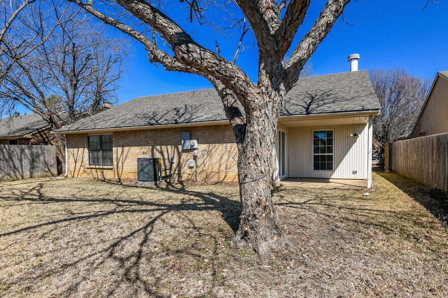 Building Photo - 1709 Lewis Trail