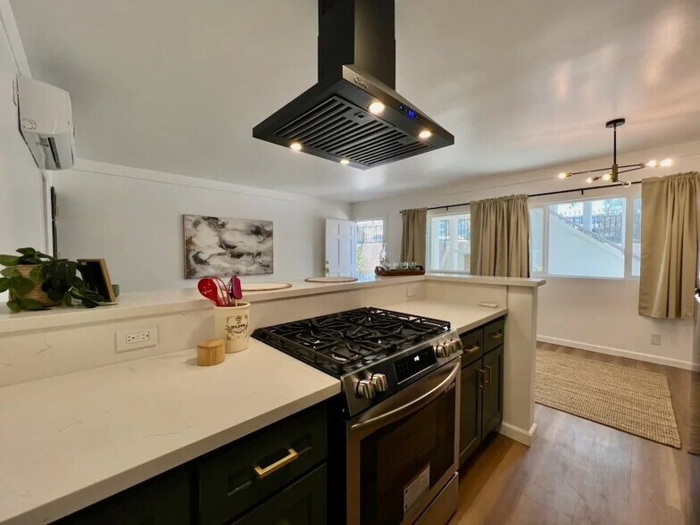 Building Photo - 5819 Carlton Way