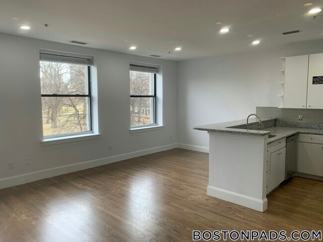 Building Photo - 140 Boylston St