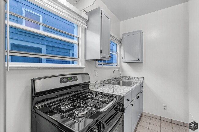 Building Photo - 26 Breeze Ave