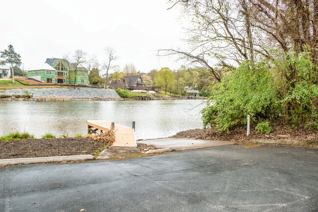 Building Photo - Updated 2BR 2.5BA Home w/ Lake Access • New Countertops • Patio in Farragut