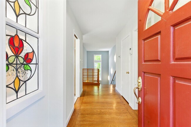 Building Photo - Gorgeous 4 bedroom home in Greenbrae with ...